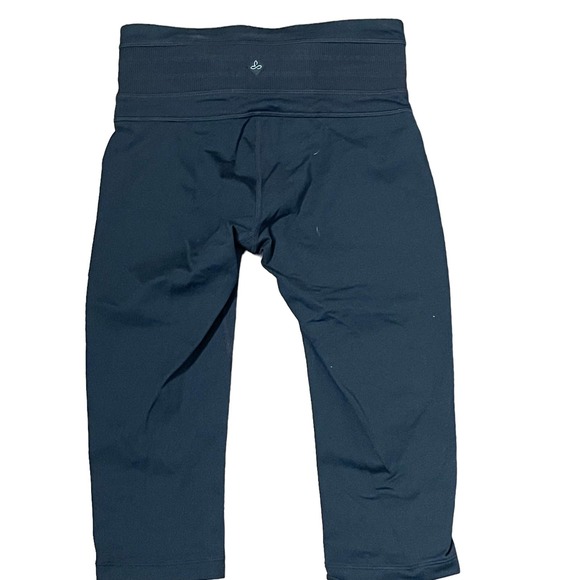 prAna Chakara Legging Shorts Size XS Black Mid-Rise Fitted Stretch 24X15 - Picture 7 of 8